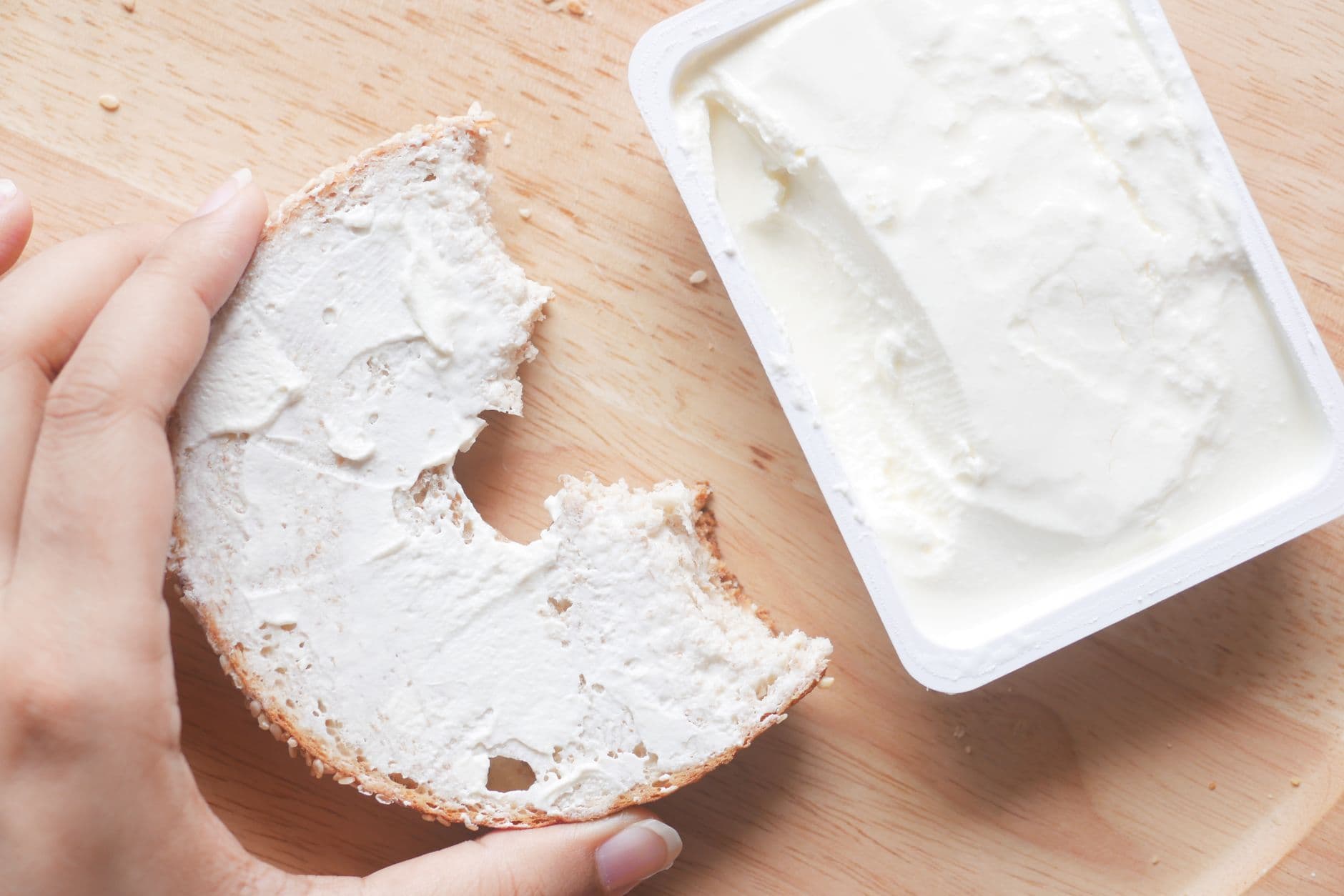 Labneh de castañas de cajú: el queso crema vegano que sí funciona