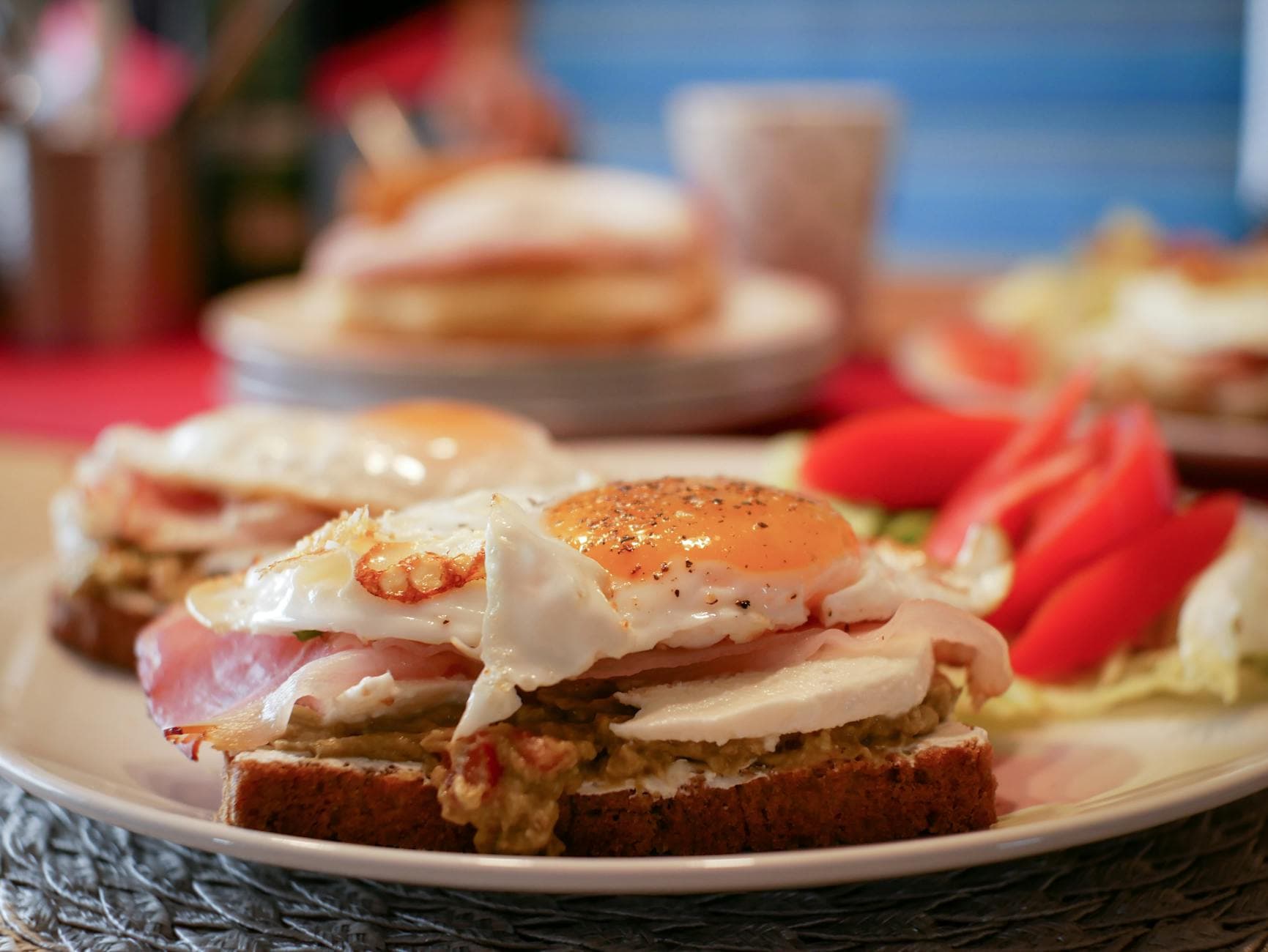Desayunos salados que te mantienen lleno hasta el almuerzo